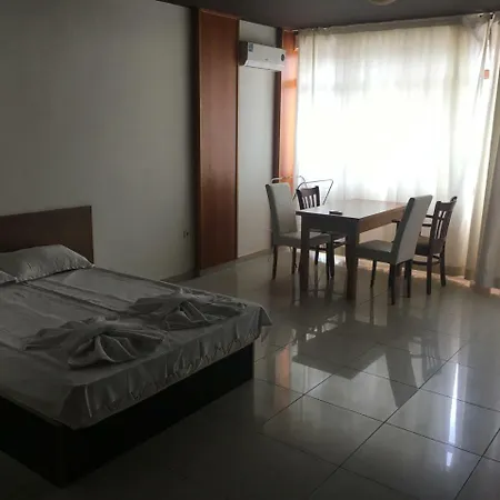 Pasific Holiday Lägenhetshotell Slăntjev Brjag